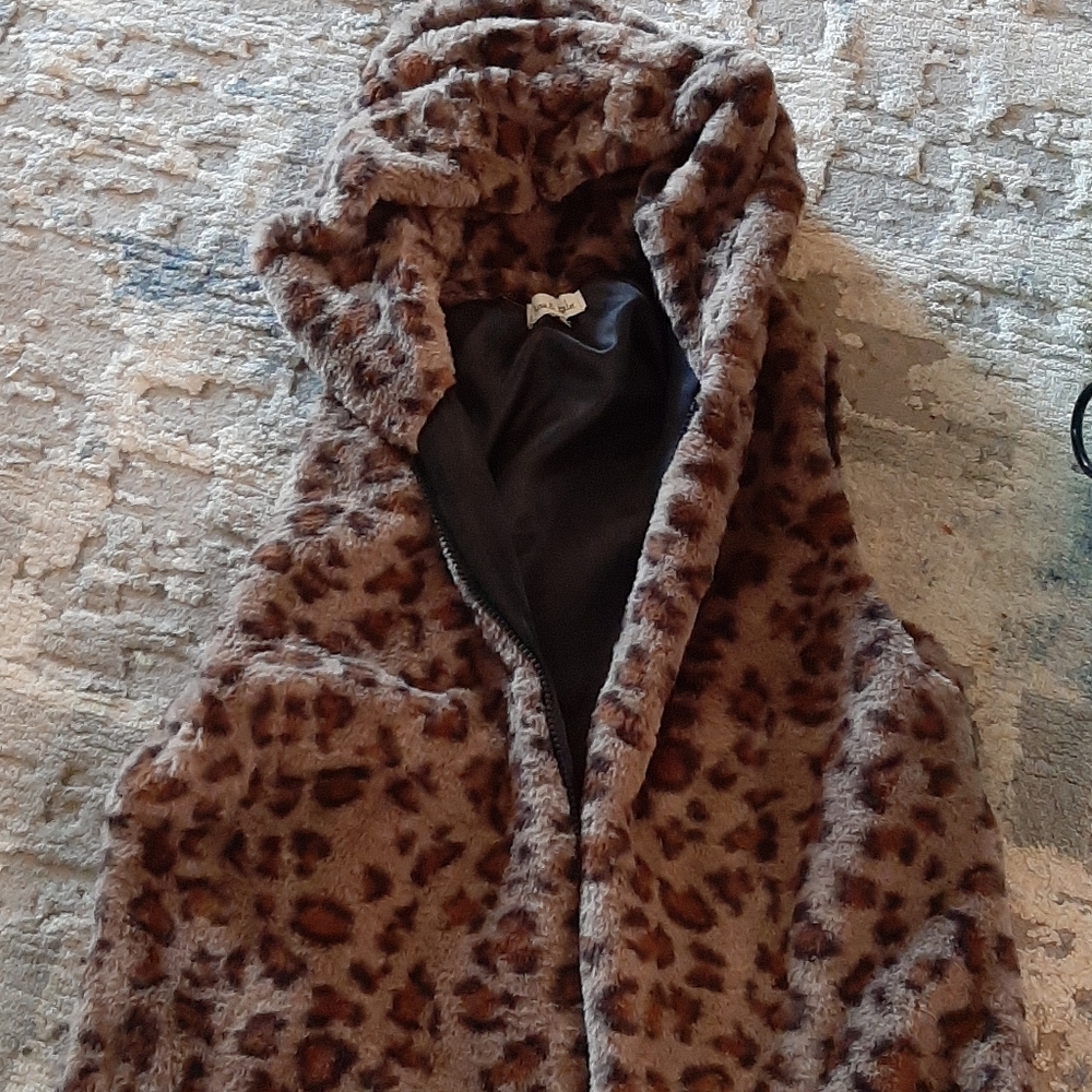 Leopard hooded vest
